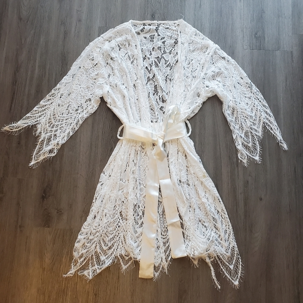 Lace Robe - Picture 2 of 4